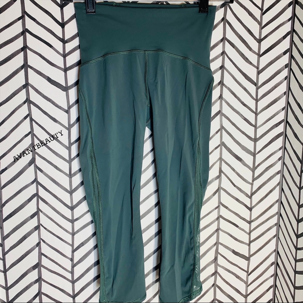 Lululemon train times crop dark gravity Size 2